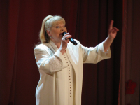 Л.Сенчина на сцене МКЦ, 2010 год